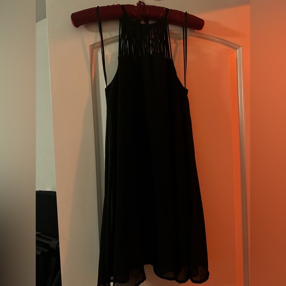 Black mini dress Lulus size XS - Picture 3 of 3